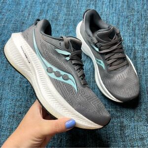 Saucony Triumph 21 Running Shoes in Gravel Grey Light Blue